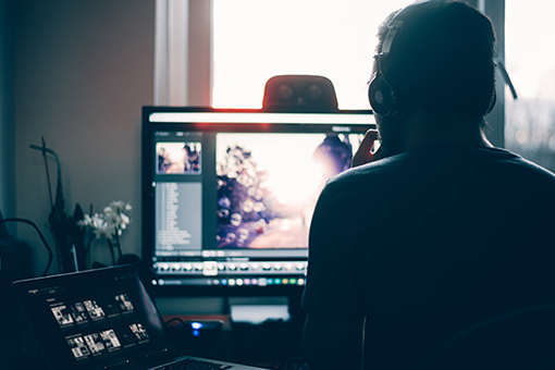 Video_Editor_Right_StockImg